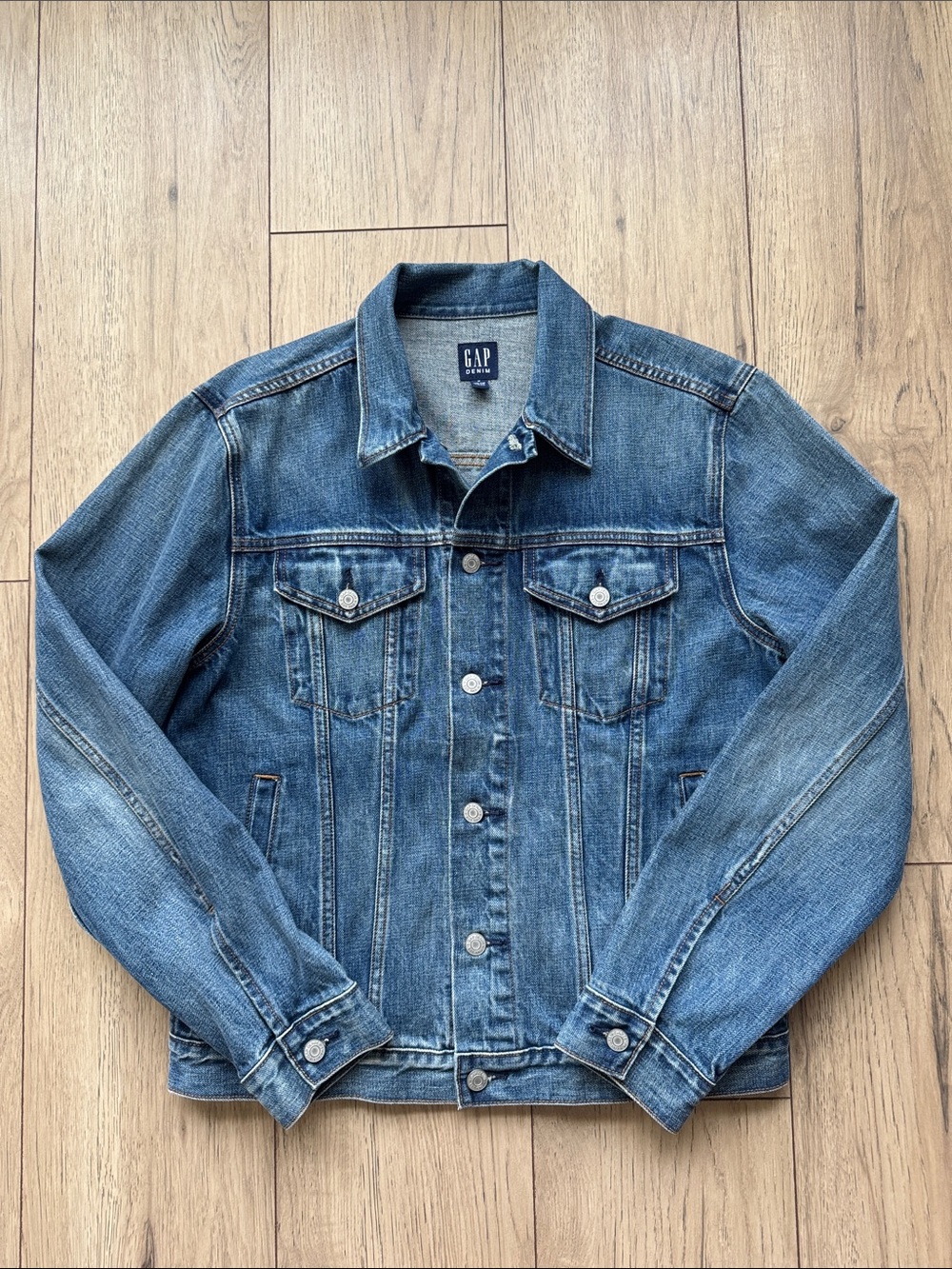 Gap Denim Jacket Men’s Medium Blue Trucker Jean Jacket Button Front Long Sleeve